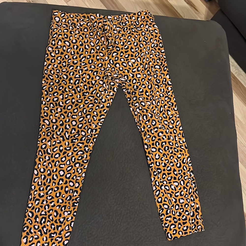 Old navy pixie ankle pant in leopard. Size 12.